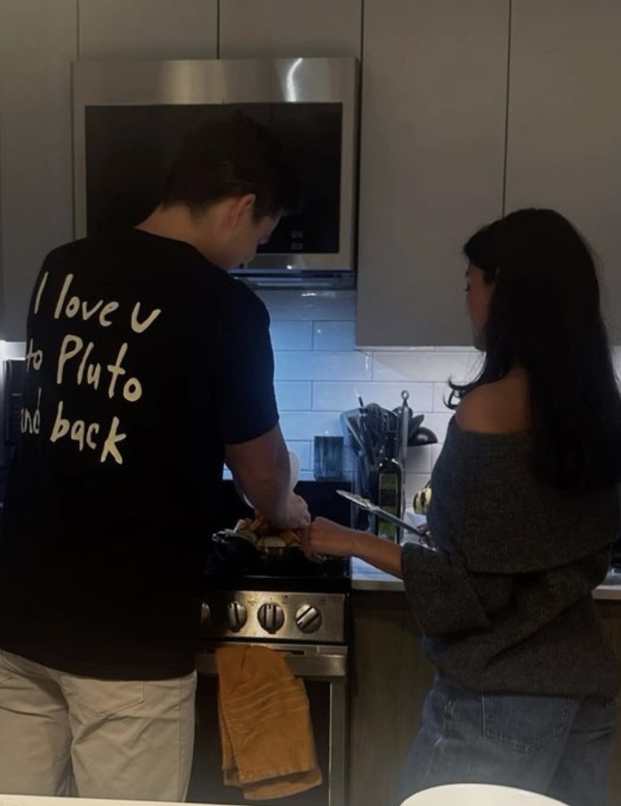 BƯỚC RA TỪ BÓNG TỐI