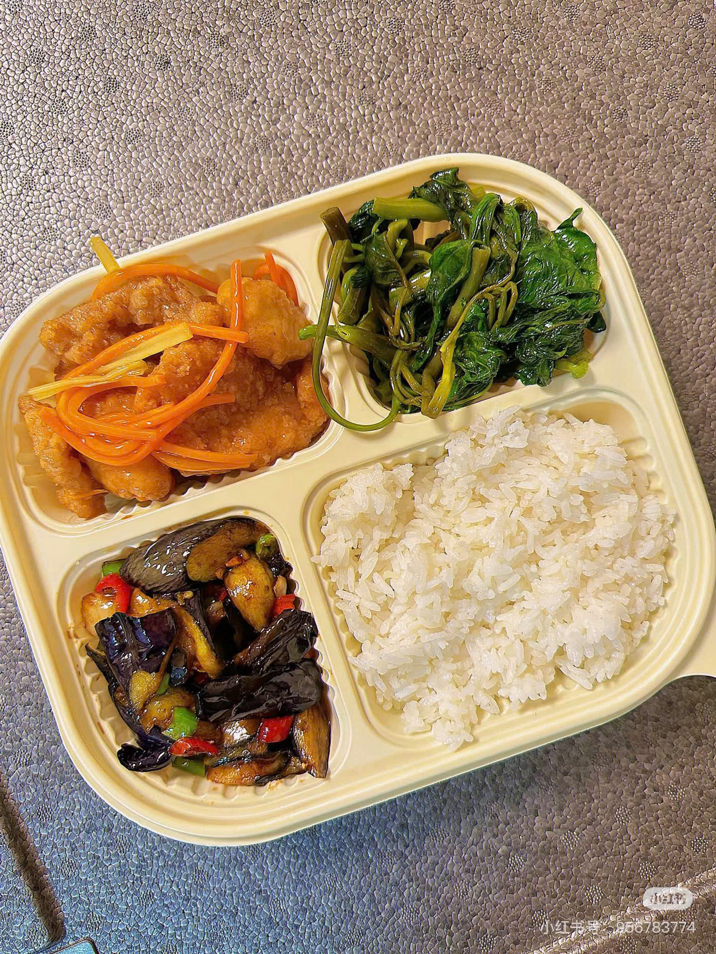 Hộp Cơm Và Lời Vu Khống