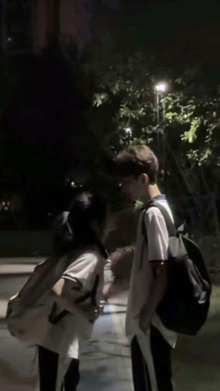 Năm Tháng Ấy, Tôi Ngồi Cùng Bàn Với Cậu