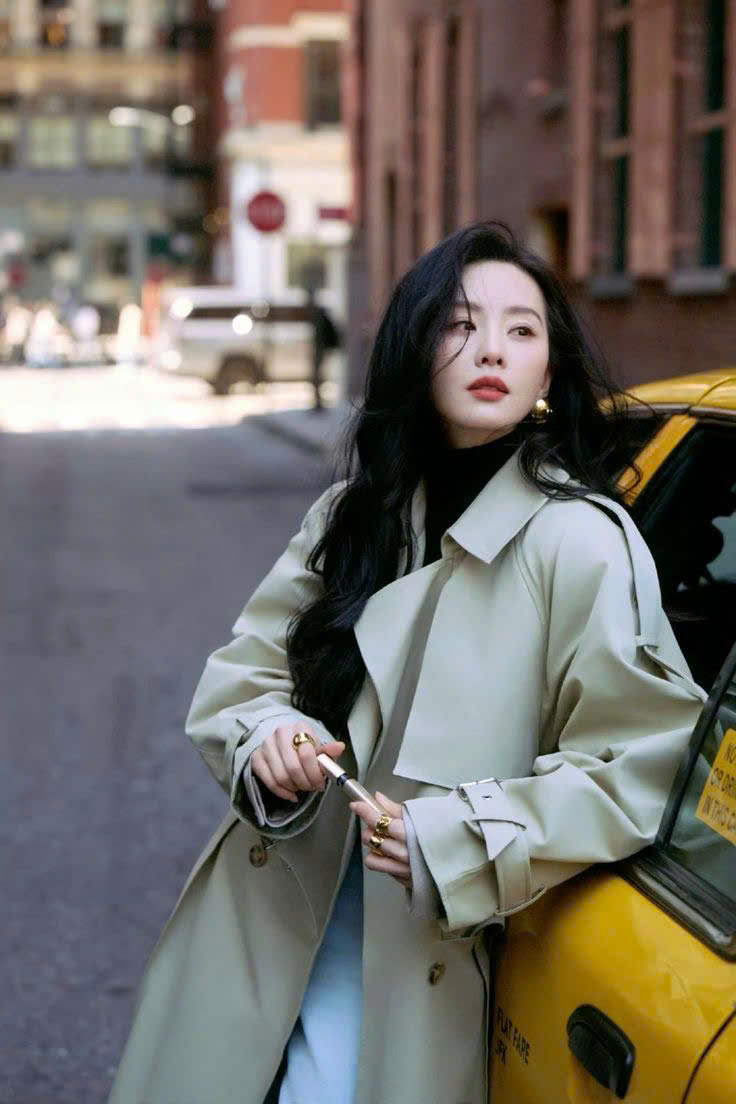 Trong Album Chia Sẻ Của Chồng, Ẩn Giấu Một Gia Đình Khác