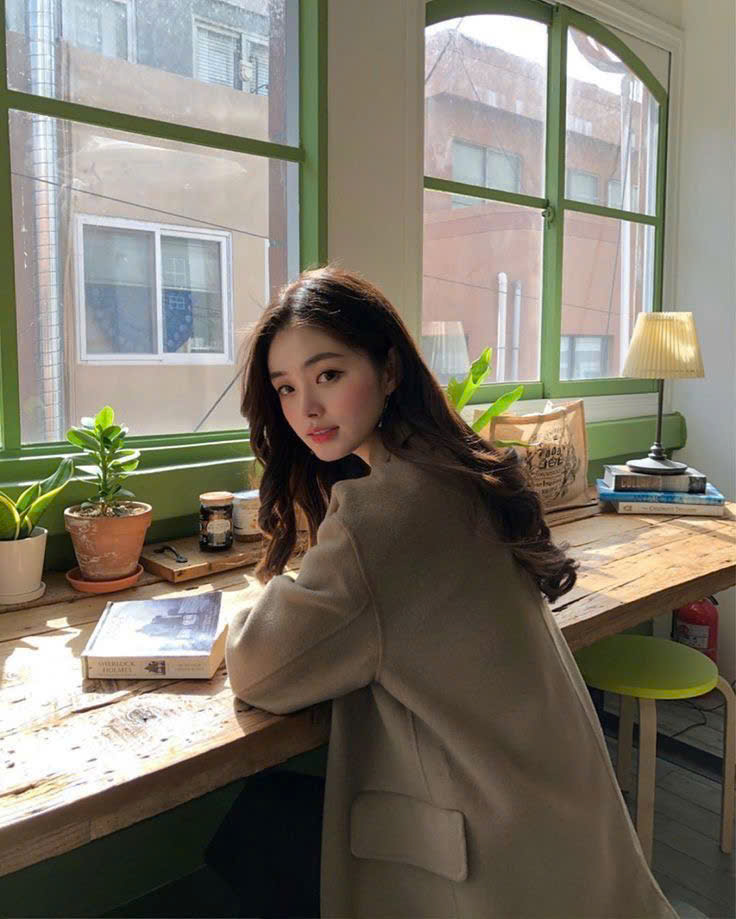 Trọng Sinh Làm Con Gái Kẻ Thù