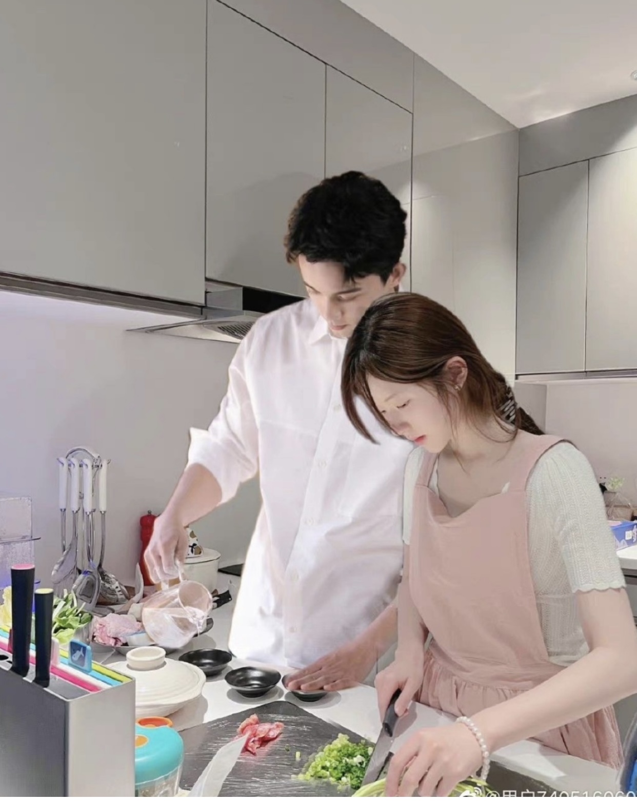 YÊU ONLINE SUỐT BA NĂM TRỜI